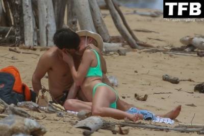 Kate Bosworth & Justin Long Enjoy a PDA-filled Tropical Getaway on leaks.pics