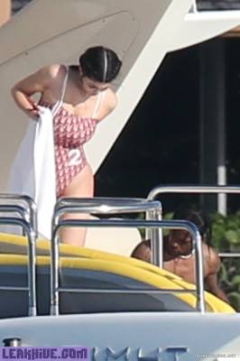 Leaked Kylie Jenner Paparazzi Swimsuit Yacht Photos on leaks.pics