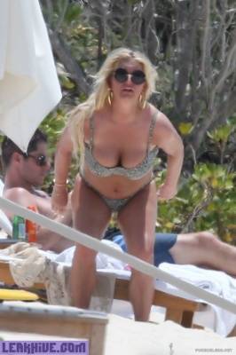  Jessica Simpson Caught By Paparazzi Sunbathing In A Bikini on leaks.pics