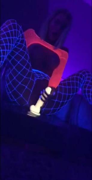 Layna Boo neon snapchat premium porn videos on leaks.pics