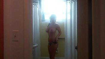 KateeLife Katee Owen toilet lurking nude cam girl chat porn streams on leaks.pics