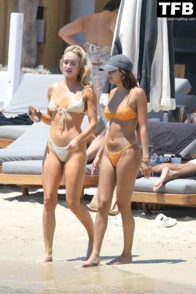 Kyra Transtrum Enjoys the Beach with Maddie Young on leaks.pics