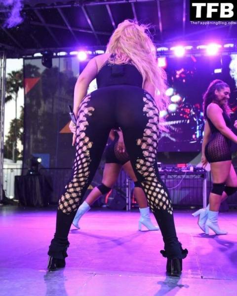 Iggy Azalea Displays Her Stunning Figure at the Long Beach Pride Music Festival in LA on leaks.pics