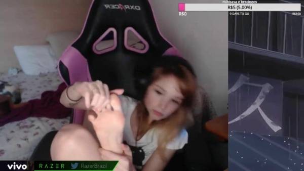 TWITCH THOT SHOWING FEET FOR CHAT on leaks.pics