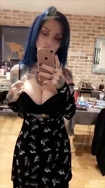 Riae Suicide undressing in front of mirror snapchat premium 2018/12/11 on leaks.pics