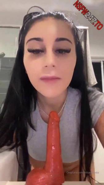 Mikaela Testa - sucking dildo on leaks.pics