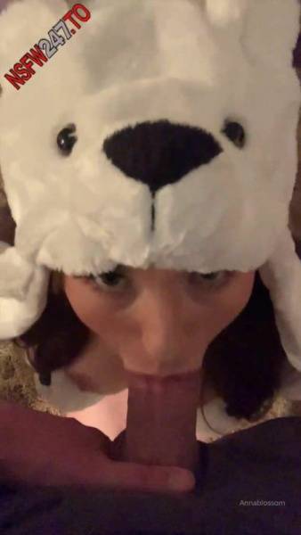 Anna Blossom - sucking dick dressed as cute polar bear on leaks.pics