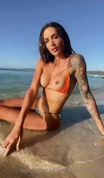 Vanessa Sierra Nude at Beach Teasing Video Leaked on leaks.pics