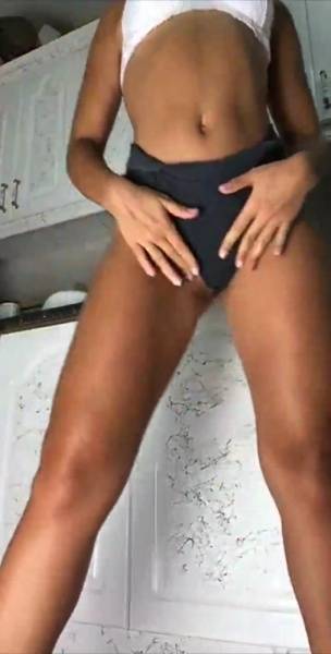 Paola Skye kitchen booty spreading & twerking snapchat premium xxx porn videos on leaks.pics