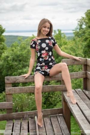 Barefoot teen Linda A gets totally naked at a lookout spot in the woods on leaks.pics