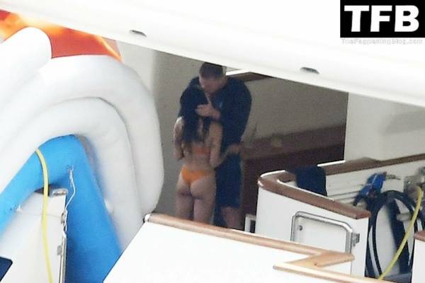 Zoe Kravitz & Channing Tatum Pack on the PDA While on a Romantic Holiday on a Mega Yacht in Italy - Italy on leaks.pics
