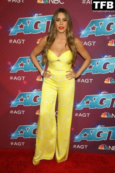 Sofi­a Vergara Flaunts Her Cleavage at the Red Carpet of the 1CAmerica 19s Got Talent 1D Season 17 Live Show on leaks.pics