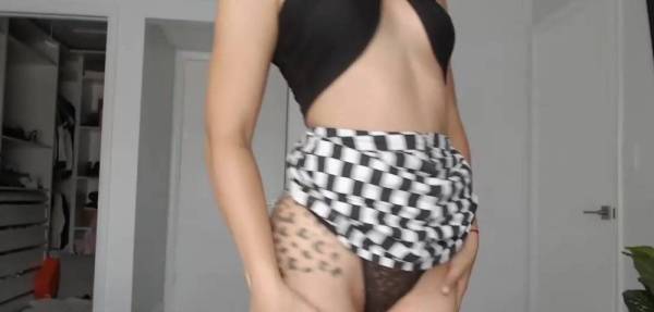 Beautiful curly bitch Xoleelee in a skirt posing for the camera on leaks.pics