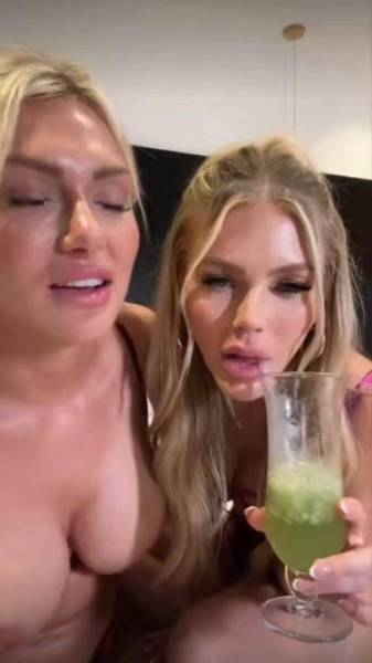 ScarlettKissesXO Nude Lesbian Livestream OnlyFans Video Leaked on leaks.pics