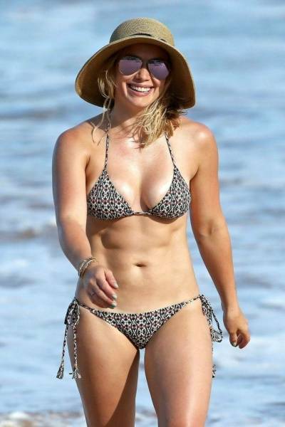 Hilary Duff Paparazzi Bikini Beach Set  - Usa on leaks.pics