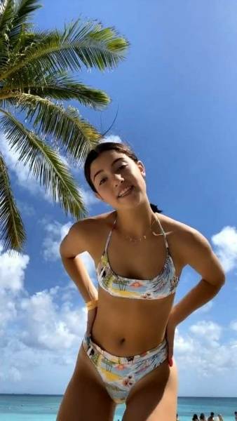 Charli D 19Amelio Sexy Beach Bikini Dance Video  - Usa on leaks.pics