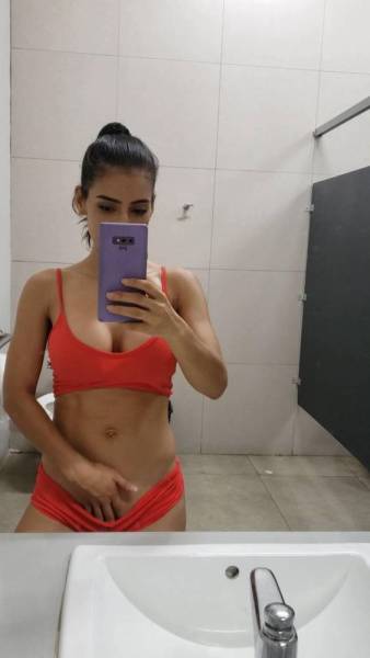 Anabella Galeano Bathroom Mirror Fingering Onlyfans Video Leaked on leaks.pics