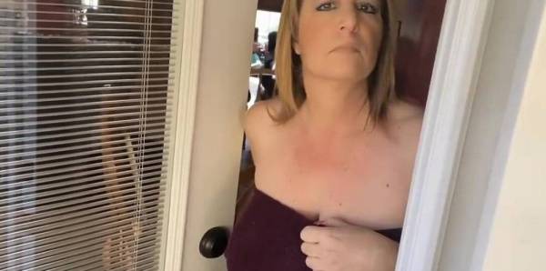 Horny Milf Danni Jones Seducing Her Neighbor - OnlyFans: Danni2427 - Mature Cougar Cheating on leaks.pics