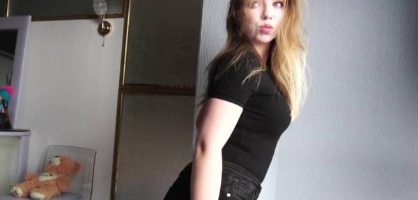 Russian cutie sent a video to boyfriend to LEVEL UP mood! - Russia on leaks.pics