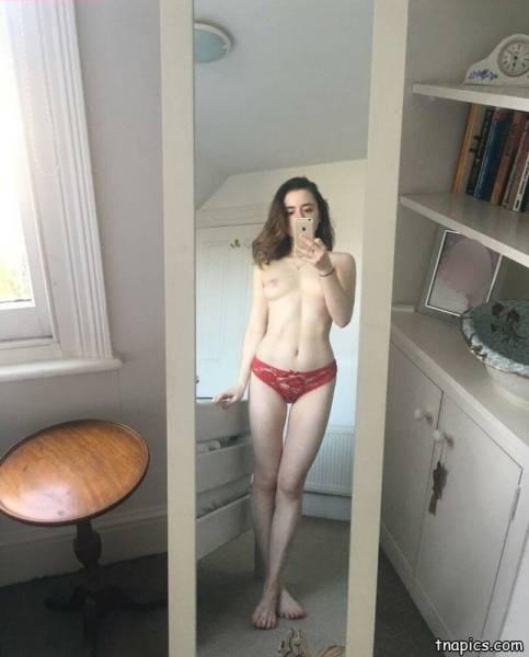 Lily Mo Sheen Nude on leaks.pics