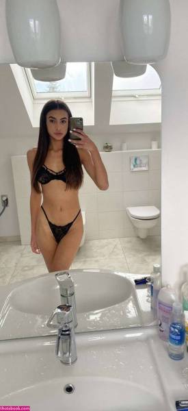 Vanessa Alessia OnlyFans Photos #8 on leaks.pics