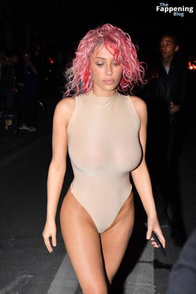 Bianca Censori Flashes Her Nude Boobs in Paris (57 Photos) on leaks.pics