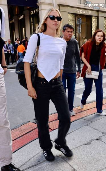 Braless Lila Moss Arrives for Paris Fashion Week (7 Photos) on leaks.pics