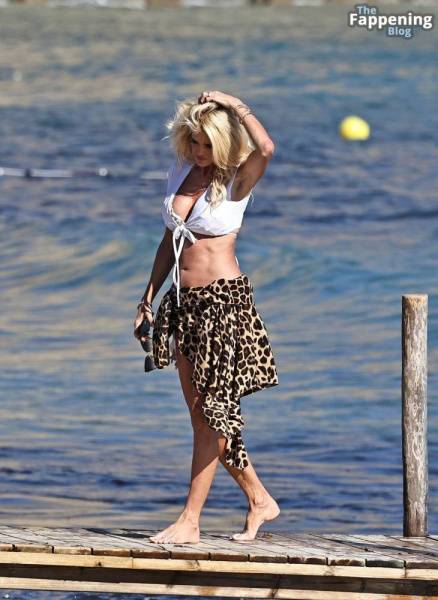 Victoria Silvstedt Looks Sexy in Ibiza (27 Photos) on leaks.pics