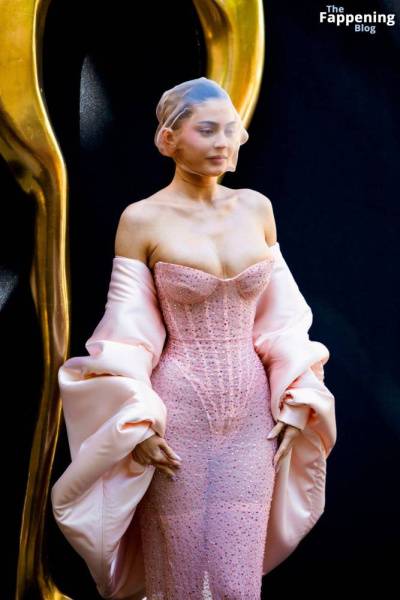 Kylie Jenner Displays Her Sexy Boobs at the Schiaparelli Fashion Show in Paris (25 Photos) on leaks.pics