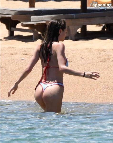 Leni Klum Displays Her Sexy Assets in a Bikini on the Beach in Sardinia (110 Photos) on leaks.pics