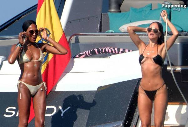 Naomi Campbell, Eiza González, Michelle Rodriguez Enjoy a Day on a Luxury Yacht in Ibiza (129 Photos) - Mexico - Britain on leaks.pics