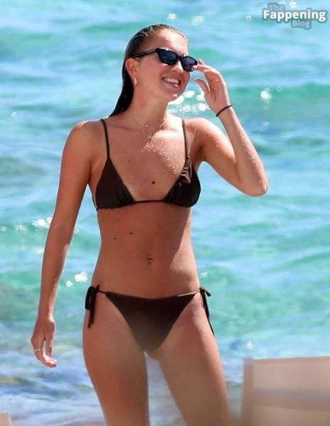 Lila Grace Moss Flaunts Her Sexy Slender Figure in Formentera (65 Photos) - Britain on leaks.pics