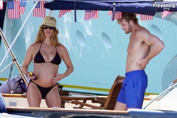 Nina Agdal & Logan Paul Celebrate July the 4th Independence Day in Capri (45 Photos) - Usa - Italy on leaks.pics
